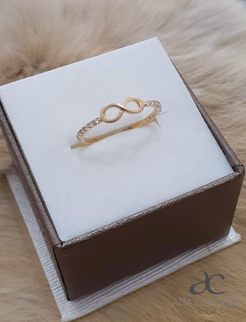 Anel em Ouro 18k Infinito com Zircônia