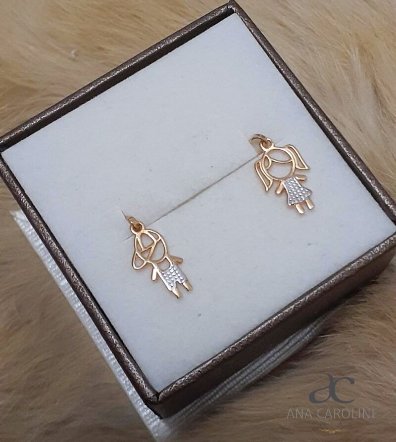 Conjunto de Pingentes Menino e Menina Vazados em Ouro 18k com Ródio.