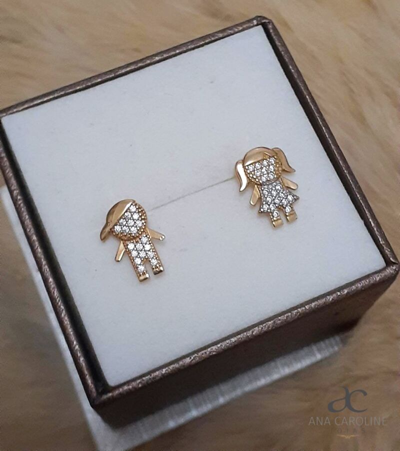 Conjunto de Pingentes Menino e Menina em Ouro 18k Cravejados em Zircônia.